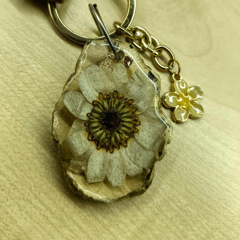 Single Bloom Keyring