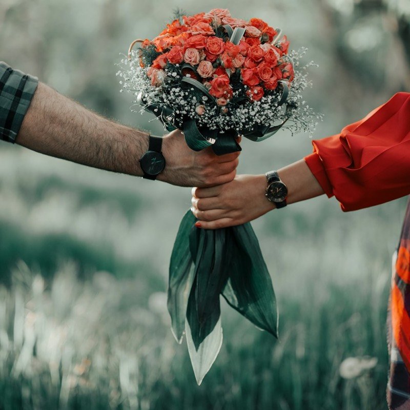 Red Rose Hand-Tie